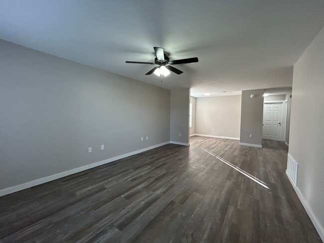 Building Photo - Duplex with Garage - Minutes from Downtown...