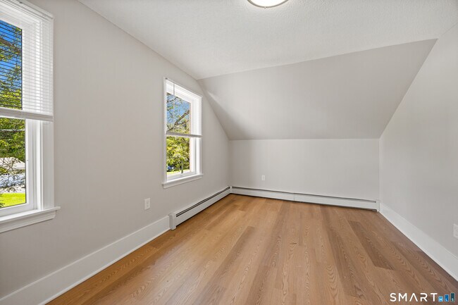 Building Photo - 387 Mixville Rd