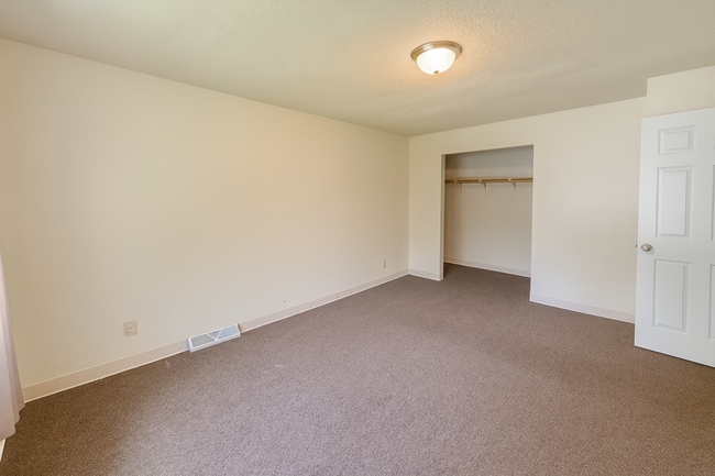 Building Photo - 6124 73rd Ave N