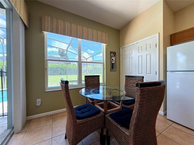 Building Photo - 8127 Fan Palm Way
