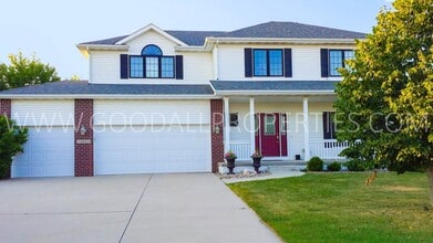 Building Photo - 4BR Urbandale Home with a 3-Car Garage, Deck & Fireplace