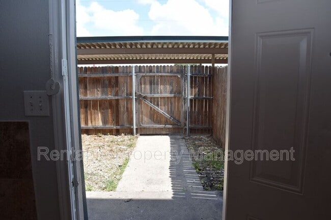 Building Photo - 3724 Cibolo Dr