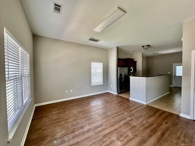 Building Photo - 496 Tropical Way