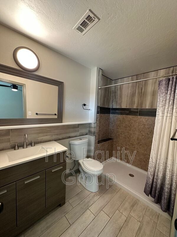 Building Photo - 1522 W Monte Vista Ave