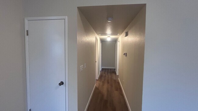 Building Photo - Lakewood Elementary School District