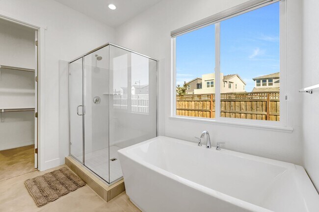 Building Photo - Beautiful Corner Lot 3 Bed 3 Bath Home