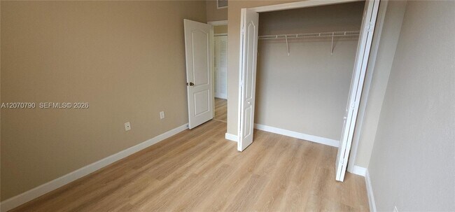 Building Photo - 1662 SE 27th Dr