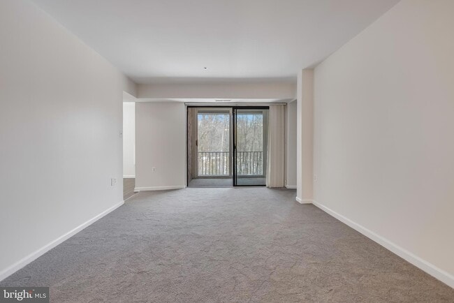 Building Photo - 7806 Hanover Pkwy