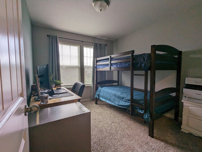 Bedroom 2 - 5644 Shamrock Hts