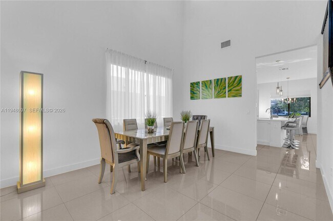 Building Photo - 10890 Shore St