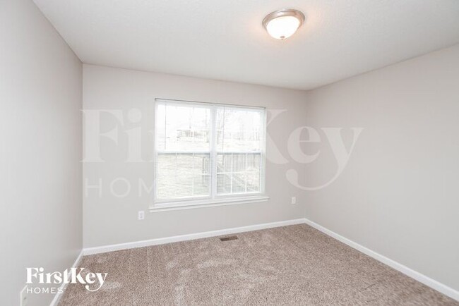 Building Photo - 309 Blue Springs Way