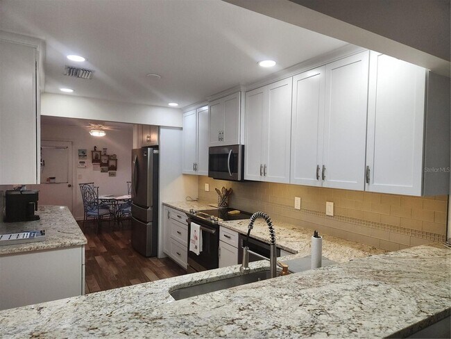 Building Photo - 3411 Avenida Madera