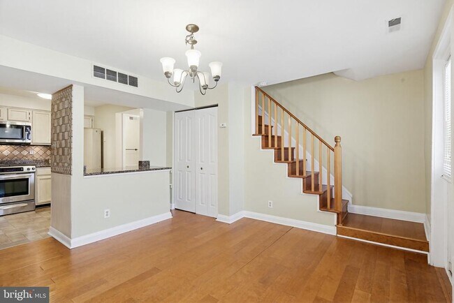 Building Photo - 947 Oella Ave