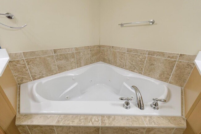 Building Photo - 10293 Midway Ave