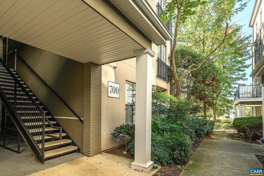 Building Photo - 700 Walker Sq