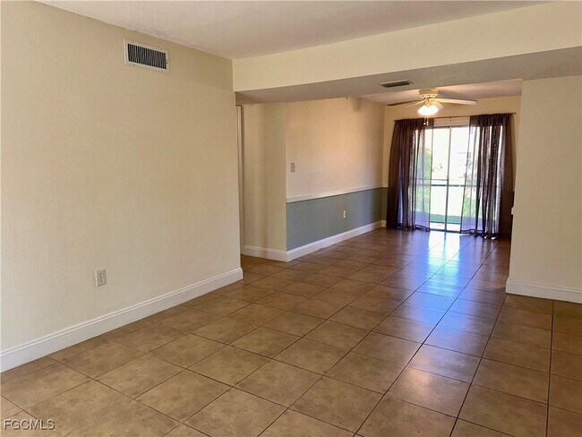 Building Photo - 12650 Kenwood Ln