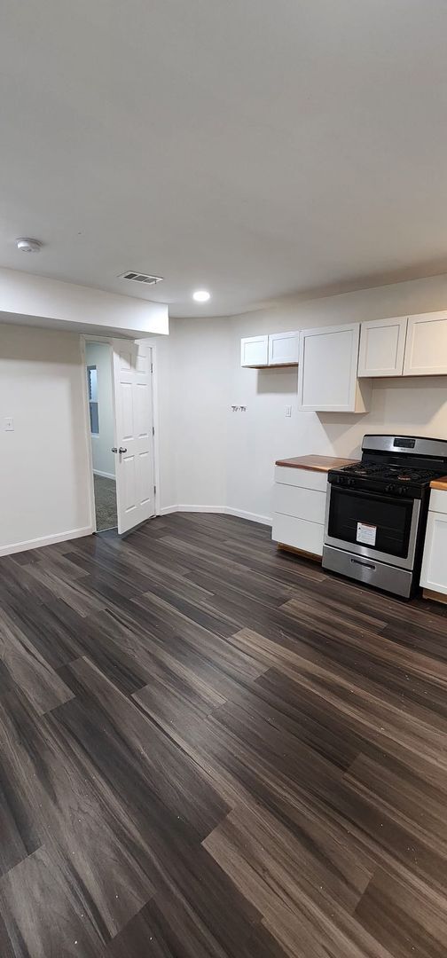 Building Photo - Newly Renovated 3-Bedroom Apartment in Pen...