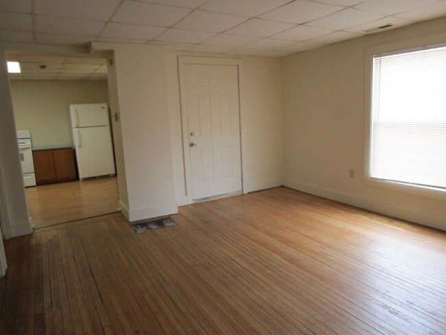 Building Photo - House for Rent