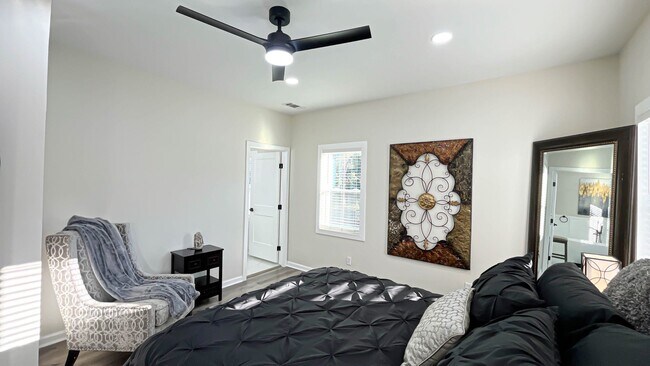 Building Photo - 2813 Mead Rd