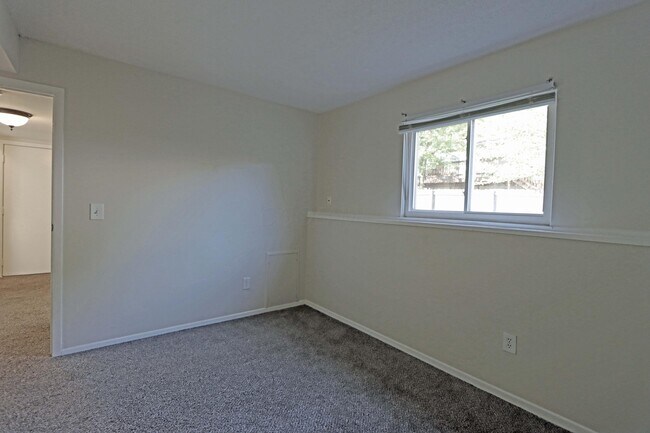 Building Photo - 7701 Flynnway Dr