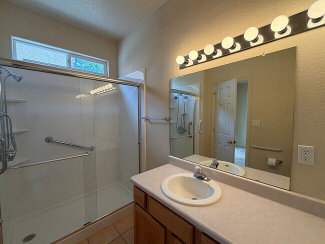 Building Photo - 4516 Holiday Breeze Pl NE