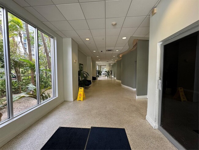 Building Photo - 4001 S Ocean Dr