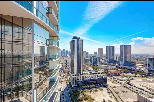 Building Photo - 851 NE 1st Ave