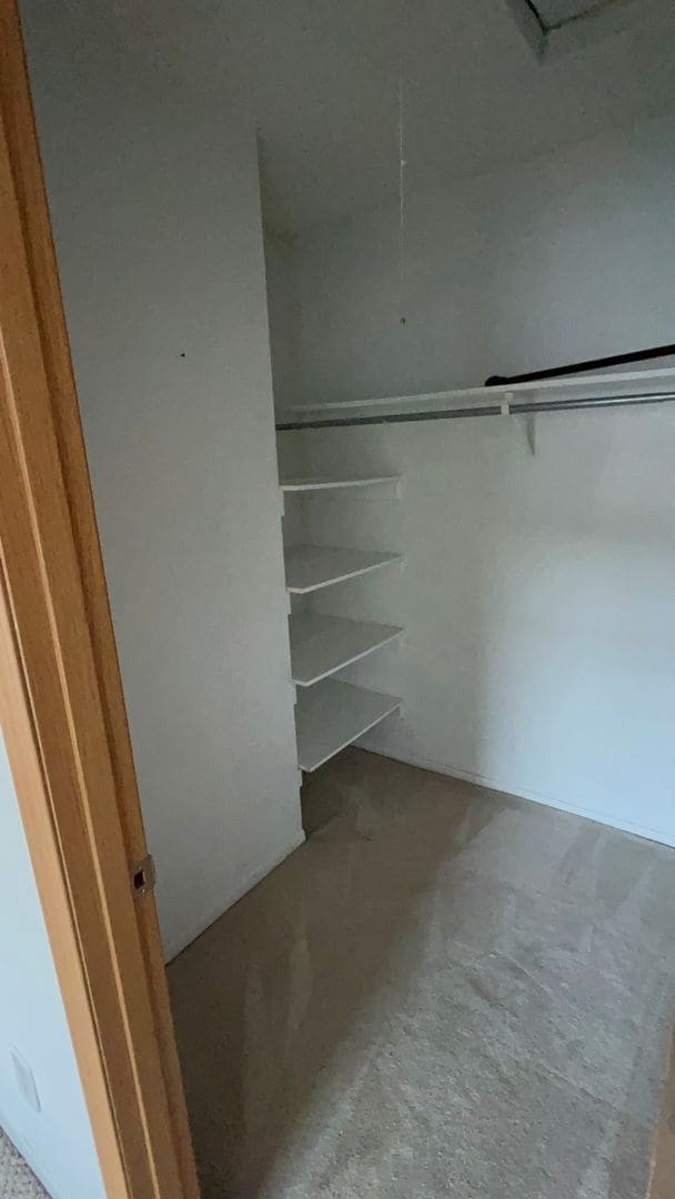 Building Photo - 3 Bedroom Apartment in Jewel Lake w/ Garage!