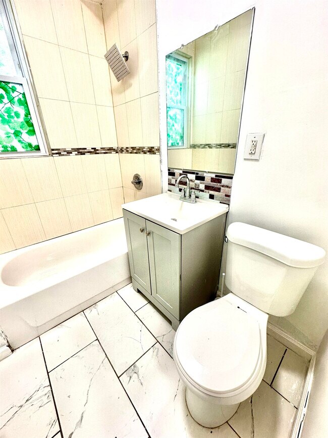 Building Photo - 245 Duncan Ave