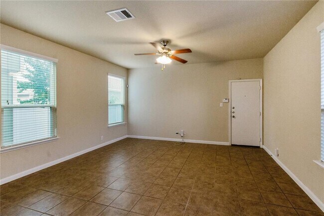 Building Photo - 929 Alamo Plaza Dr
