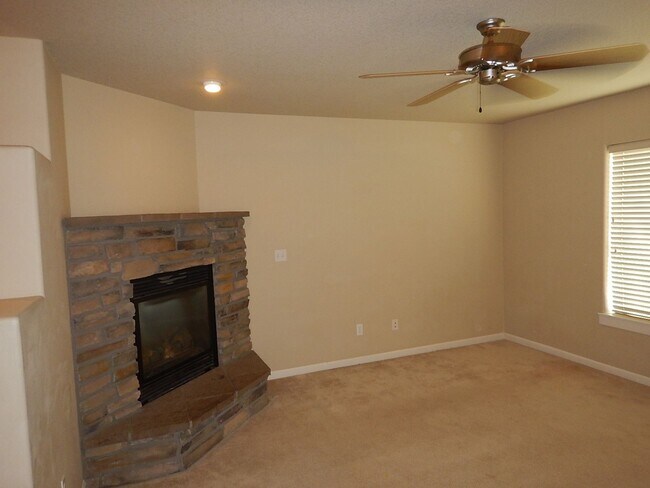 Building Photo - 1214 NE Littleton Ln