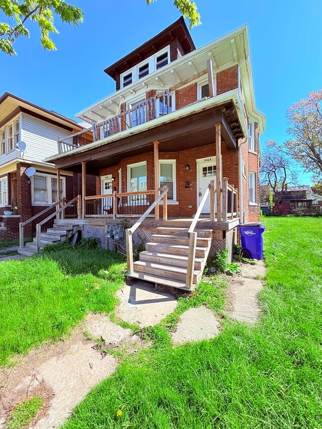 Building Photo - 3 Bed, 1 Bath Home with Modern Amenities / Vouchers Accepted / Available Now!