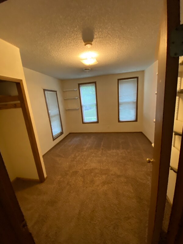 Building Photo - 909 2nd Ave