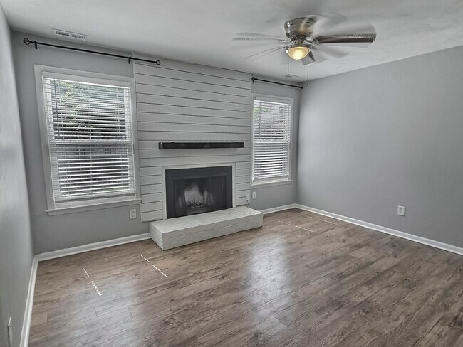 Building Photo - 613 Folkstone Way