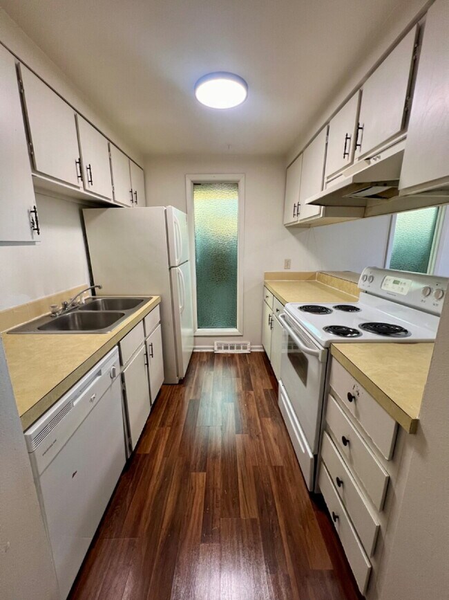 Building Photo - Affordable Two Bedroom Now Ready!