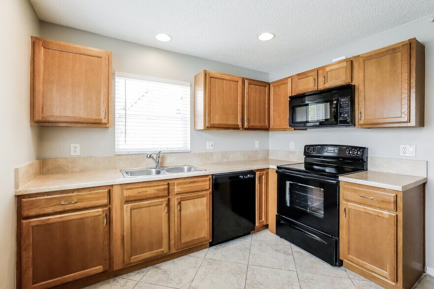Building Photo - 6204 Seminole Terrace