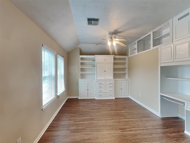 Building Photo - 26887 Castlecliff Ln