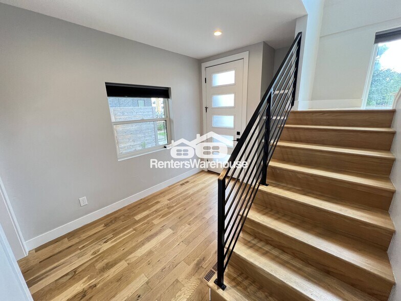 Building Photo - 1338 Perry St