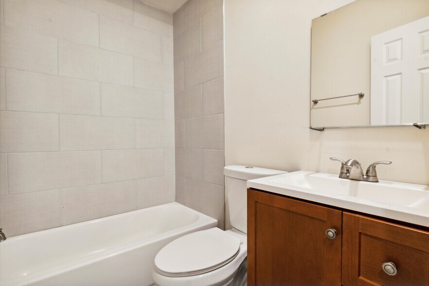 Building Photo - 1714 Fontain St