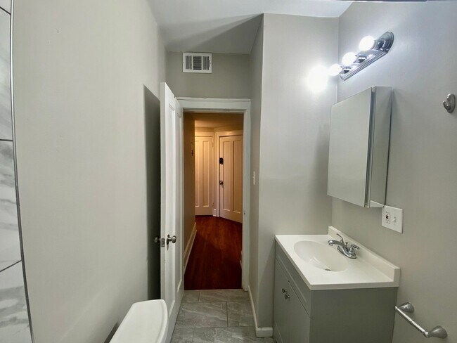 Building Photo - 1029 Dana Apts