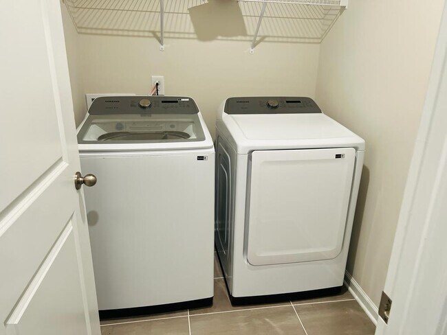 Building Photo - 280 Brook Farm Ln