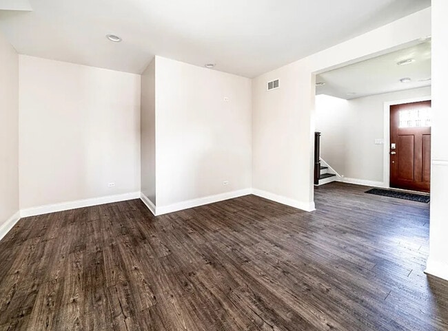 Building Photo - 6136 Harrison Ave