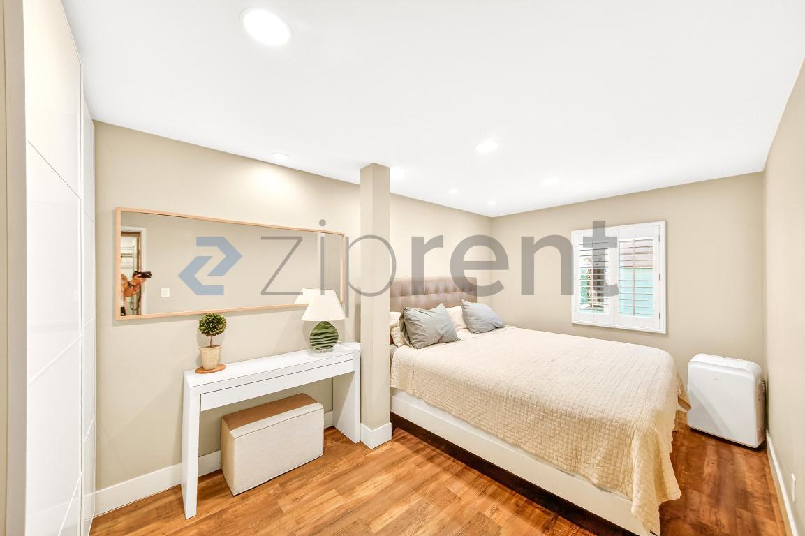 Building Photo - 10 27th Ave