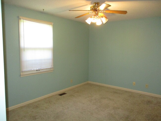 Building Photo - 3 Bedroom Pet Friendly Home For Rent!