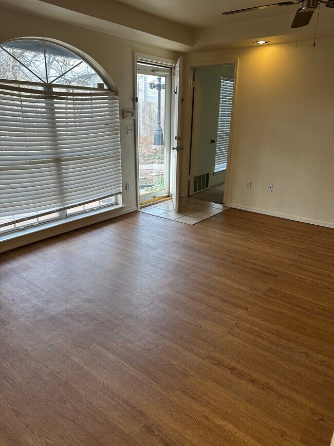 Building Photo - 11525 N Meridian Ave