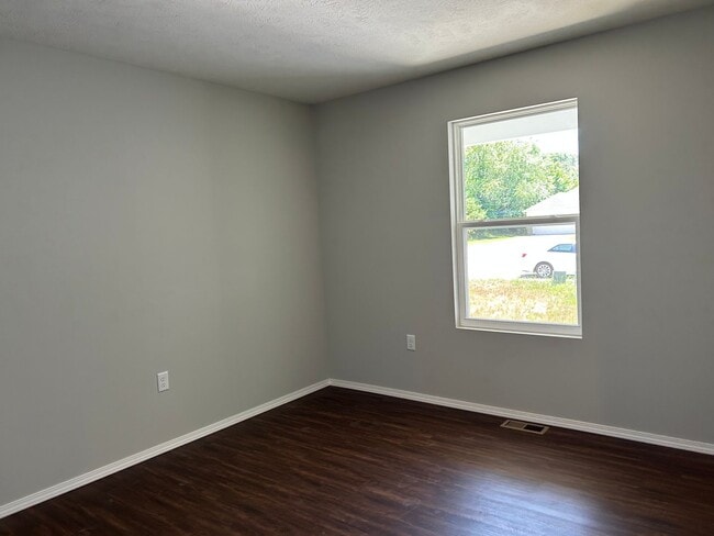 Building Photo - Newer 3 bedroom duplex - Aurora MO