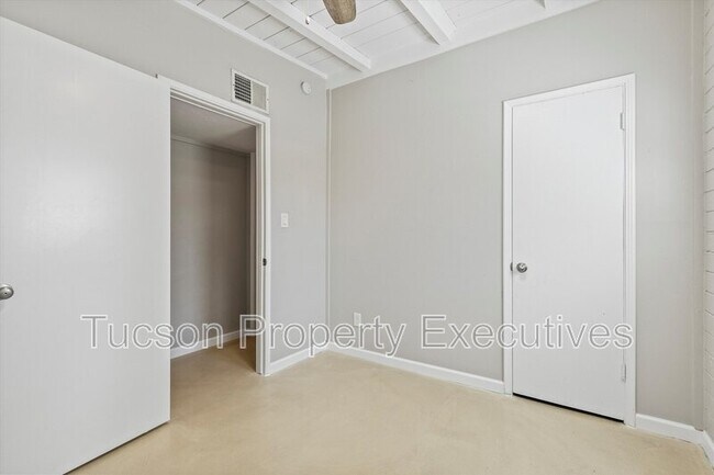 Building Photo - 3317 N Howard Blvd