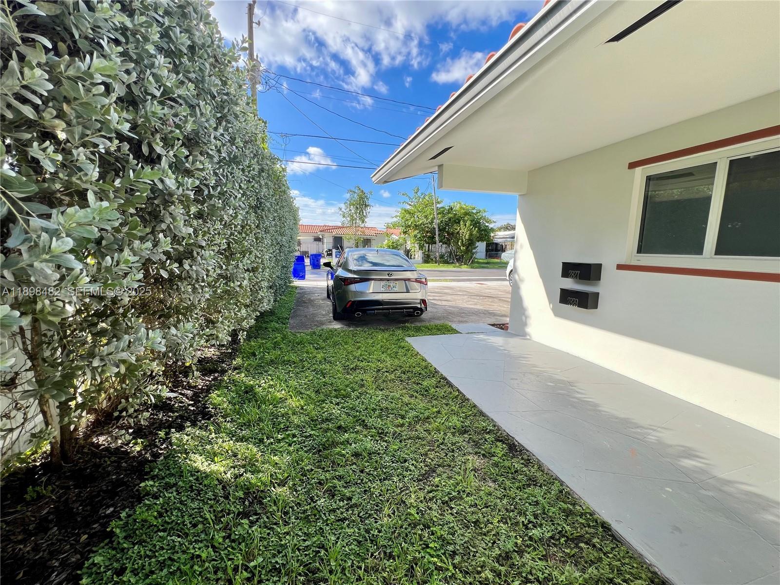 Building Photo - 2827 SW 24th St