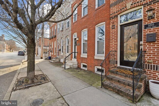 Building Photo - 3205 Hudson St