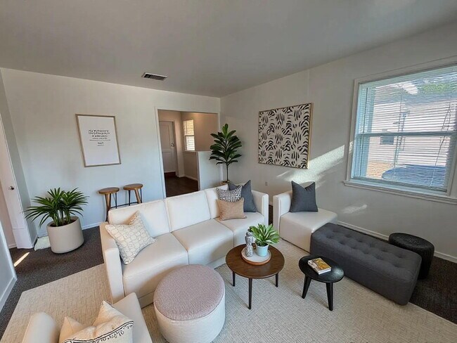 Building Photo - 2111 Pearson Dr